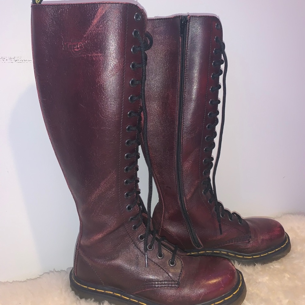 adorable lace up dr martens!